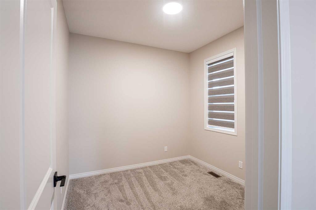 56 Corner Glen Green NE photo 4