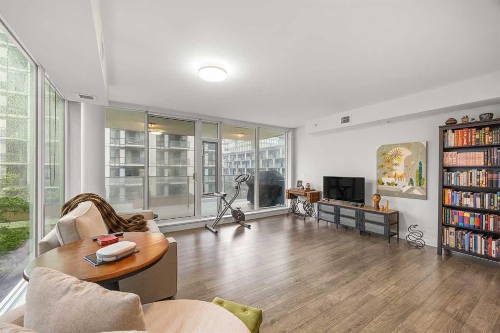 560 6 Avenue SE #301 photo 2