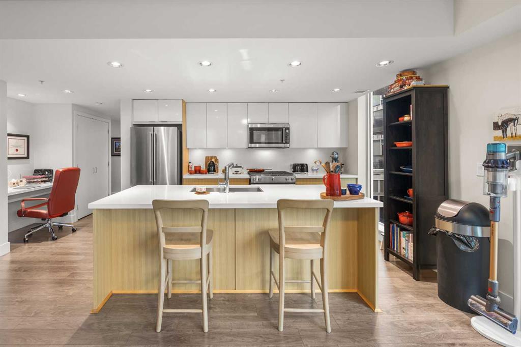 560 6 Avenue SE #301 photo 4