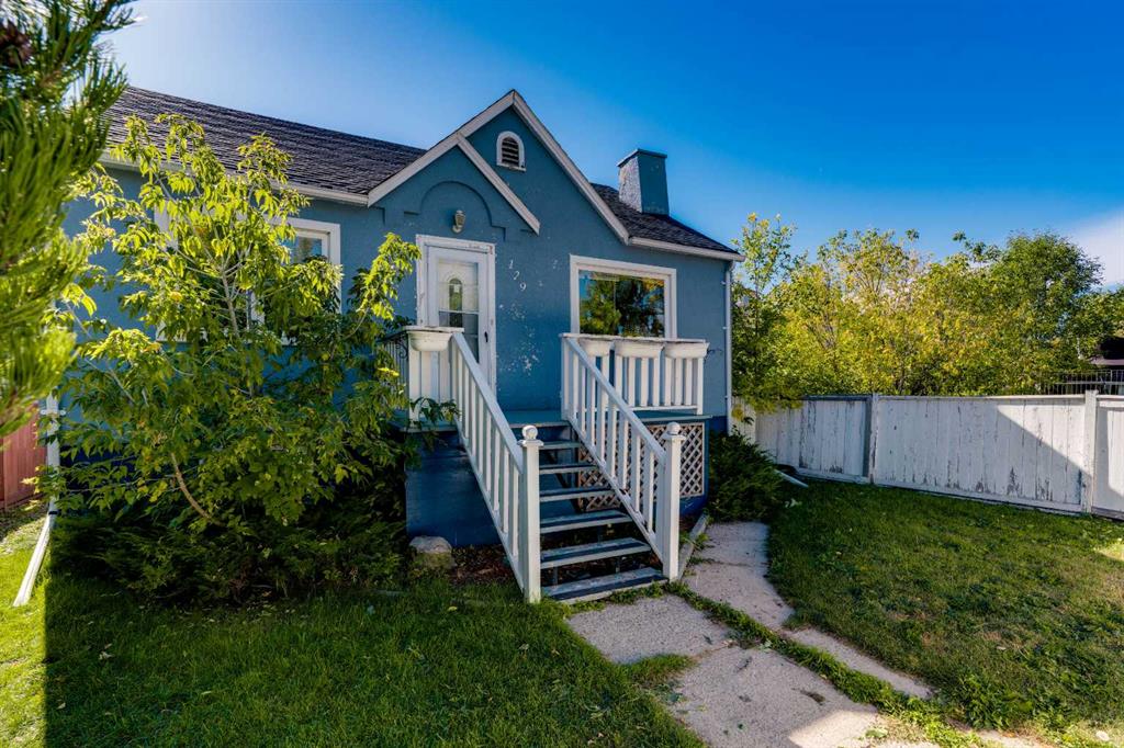 129 18 Avenue NW photo 3
