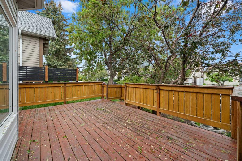 107 Tararidge Close NE photo 4