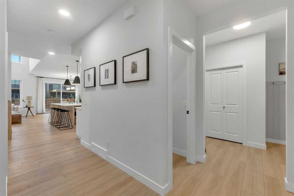 121 Amblehurst Green NW photo 4