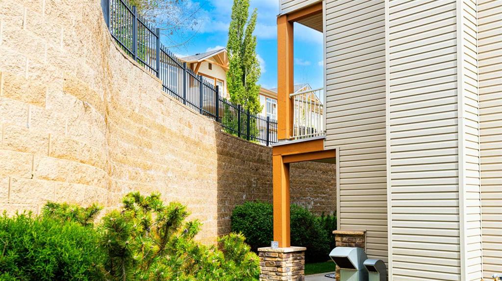 169 Rockyledge View NW #1 photo 5