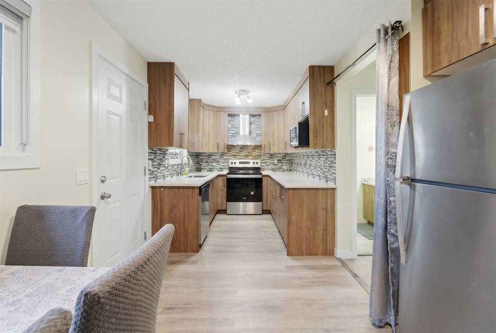 53 Falchurch Road NE photo 2