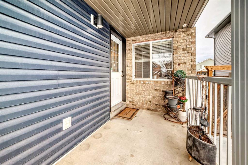 79 Saddleridge Close NE photo 3