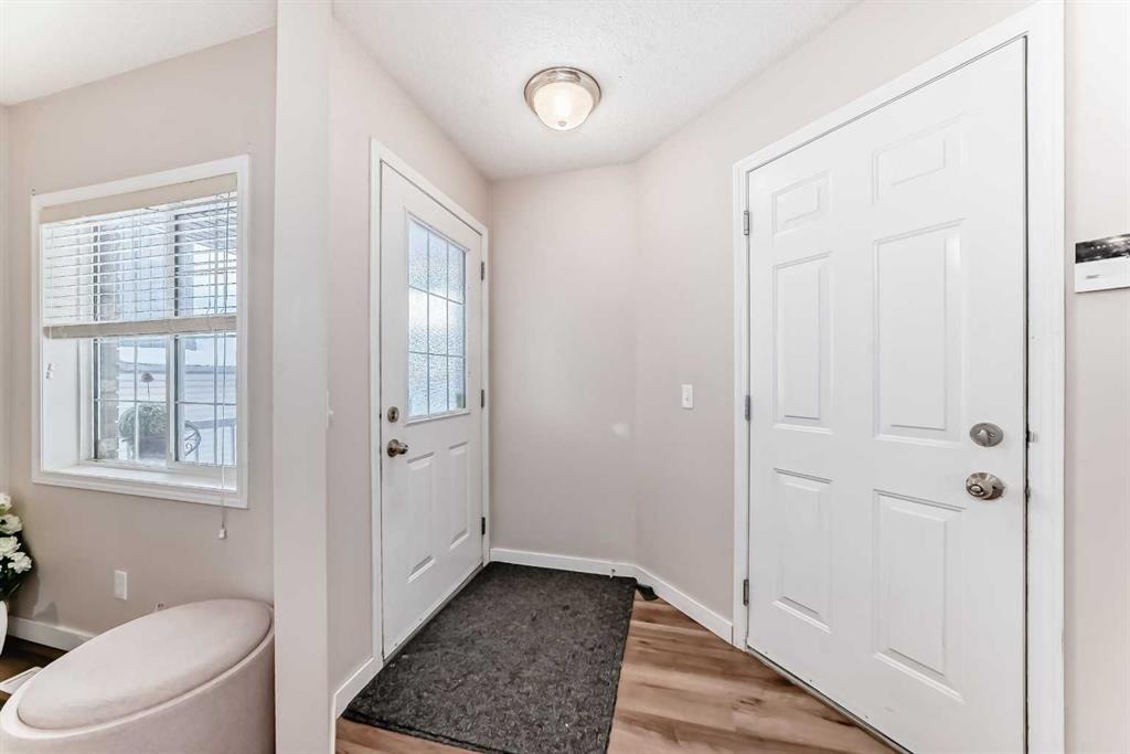 79 Saddleridge Close NE photo 4