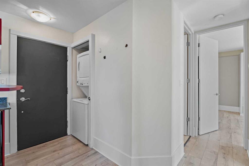 706 15 Avenue SW #403 photo 5