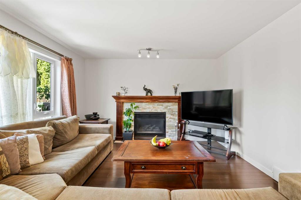 28 Mt Norquay Gate SE photo 5