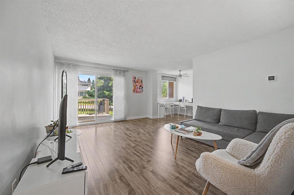 4405 33 Avenue SW photo 3
