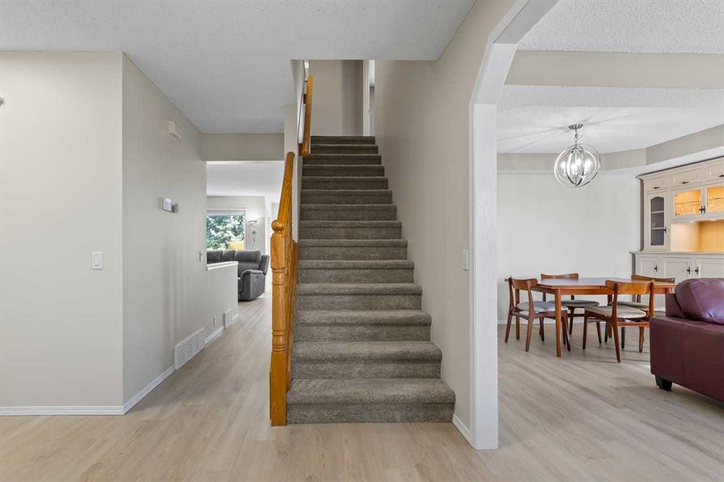 368 Sienna Park Drive SW photo 3