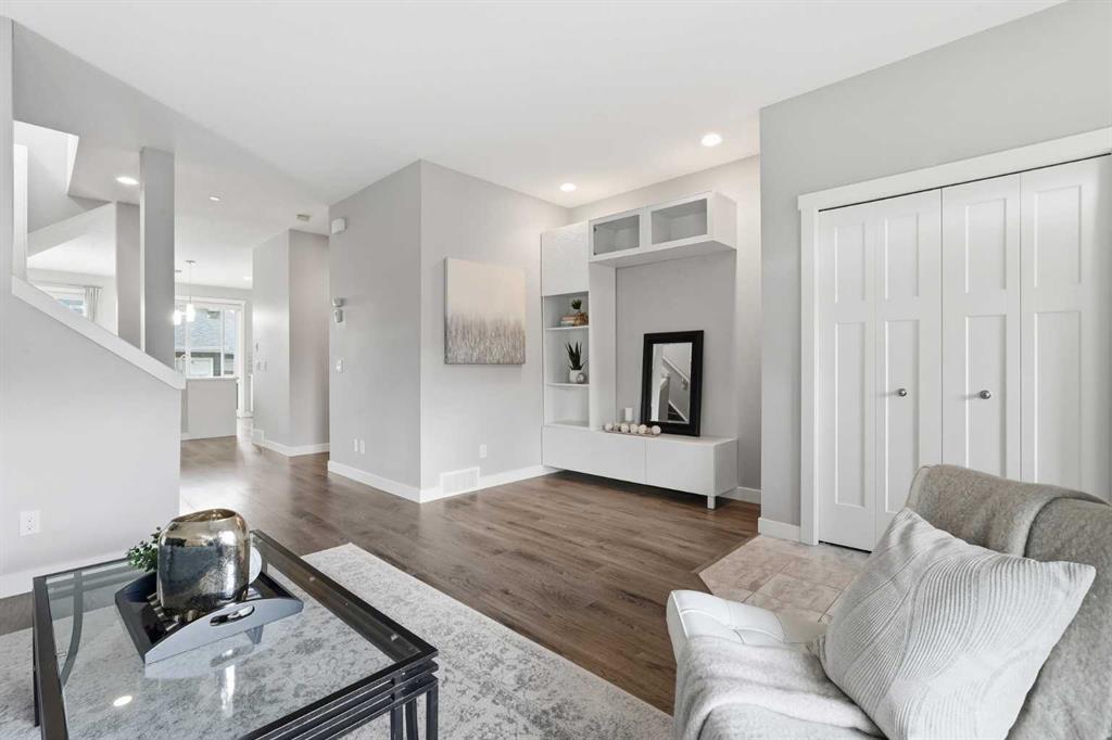21 Howse Street NE photo 4