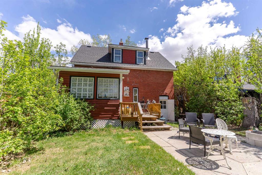 1613 17A Street SE photo 2