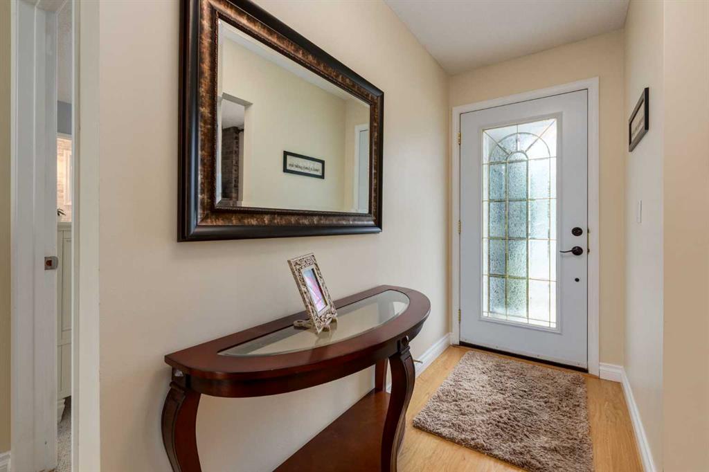 120 Silverthorn Way NW photo 4