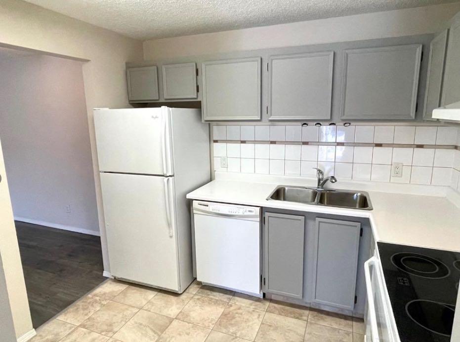 81 Cedar Springs Gardens SW photo 5