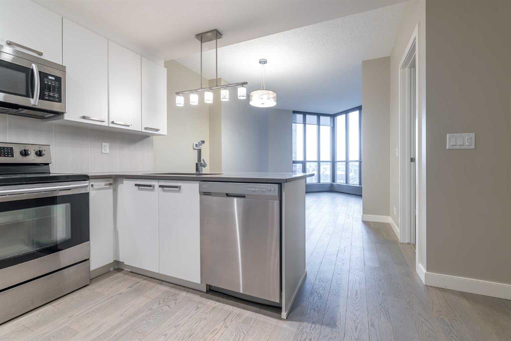 225 11 Avenue SE #809 photo 3