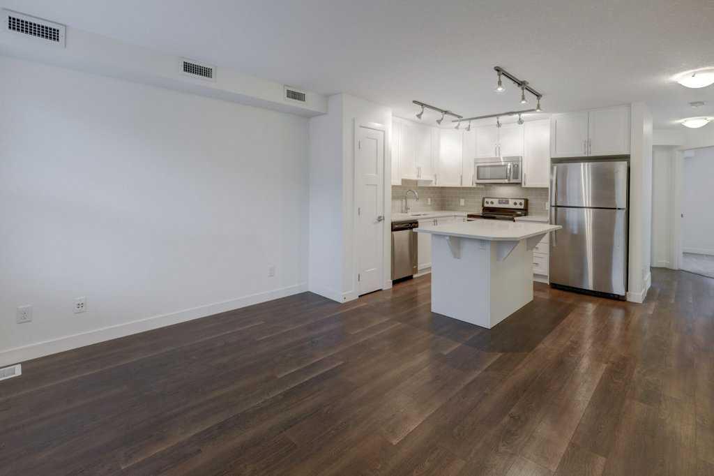 28 Evanscrest Gardens NW photo 3