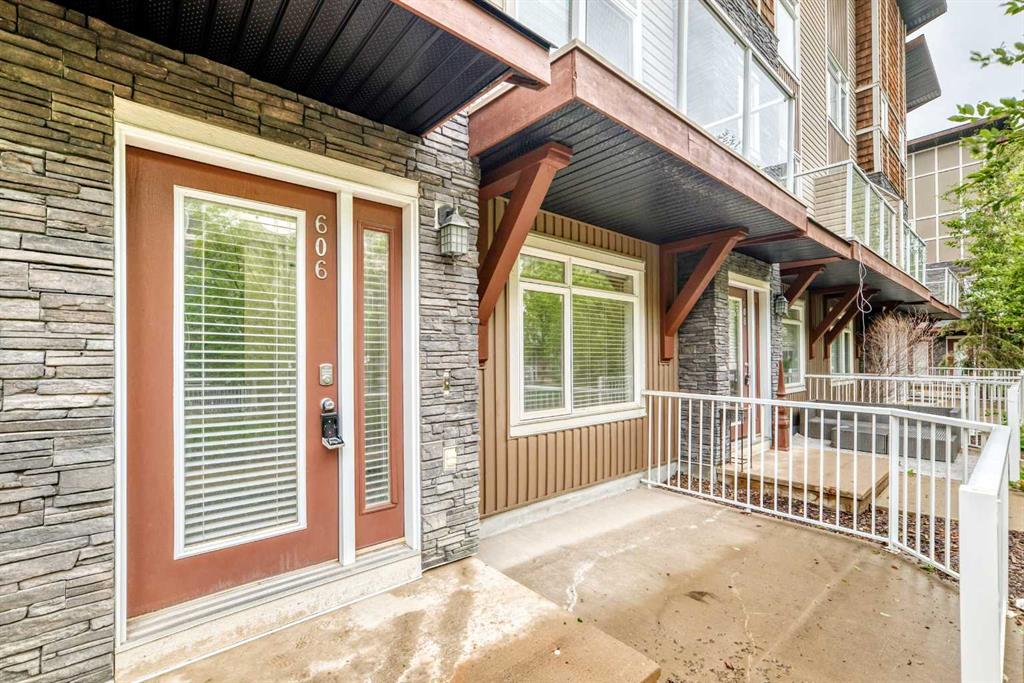 606 Skyview Point Place NE photo 2