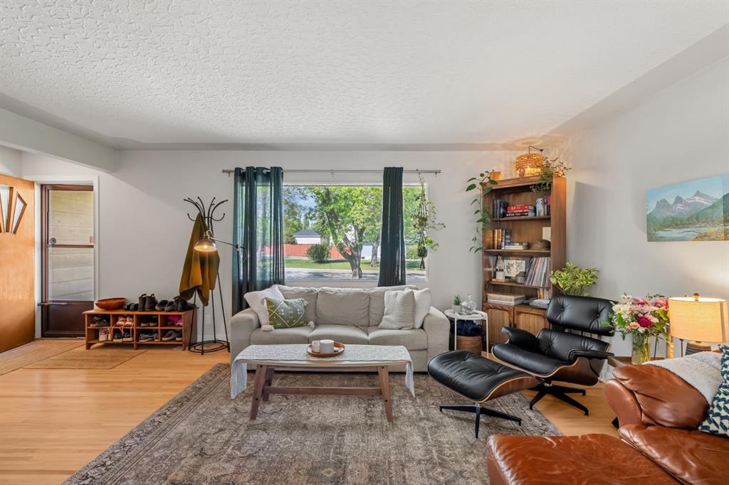 1207 40 Avenue NW photo 3
