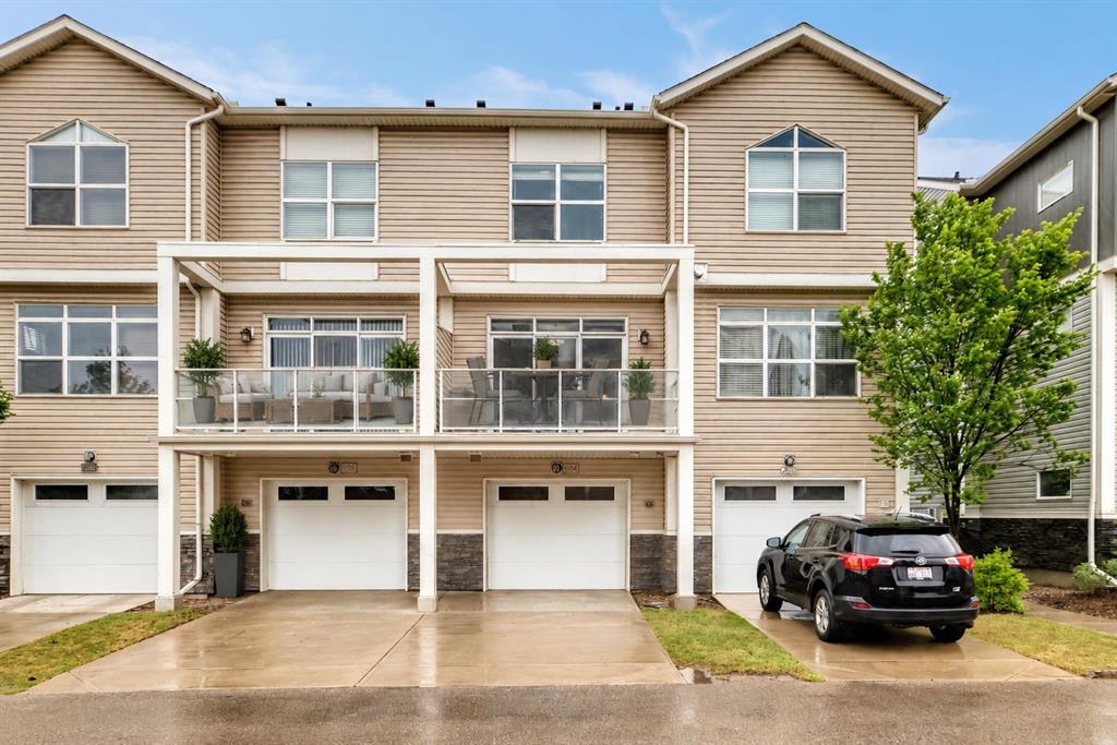 608 Redstone View NE photo 2