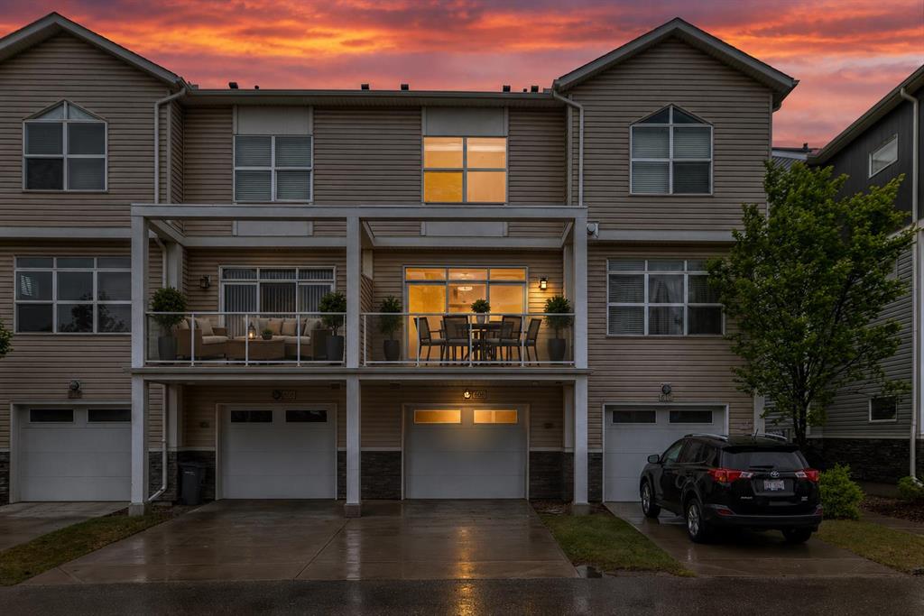 608 Redstone View NE photo 4