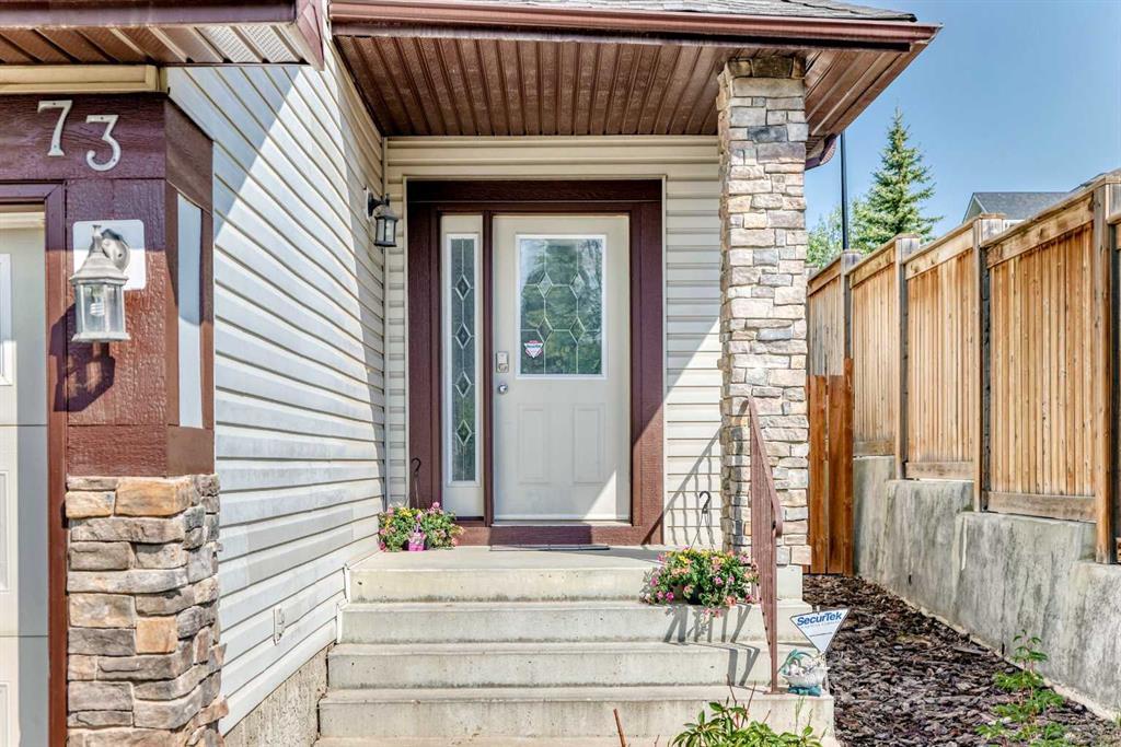 73 Royal Birch Way NW photo 3