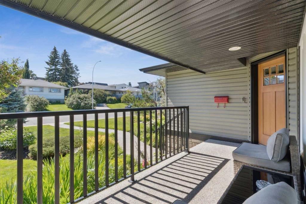 2404 29 Avenue SW photo 3