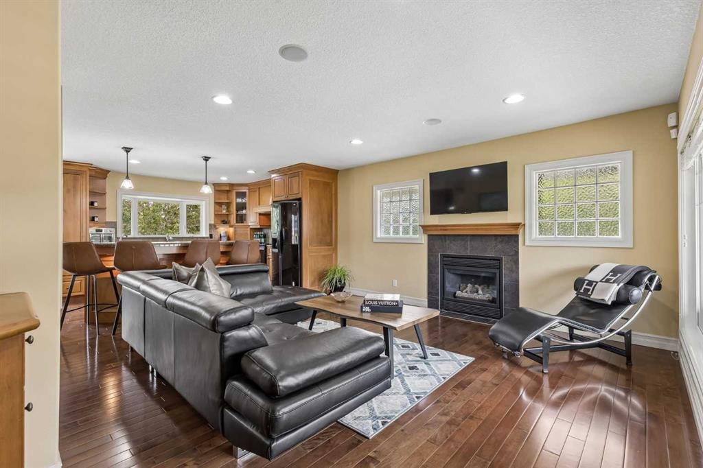 2404 29 Avenue SW photo 4