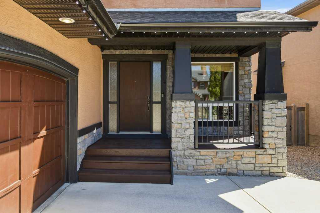 23 Aspen Stone Crescent SW photo 2