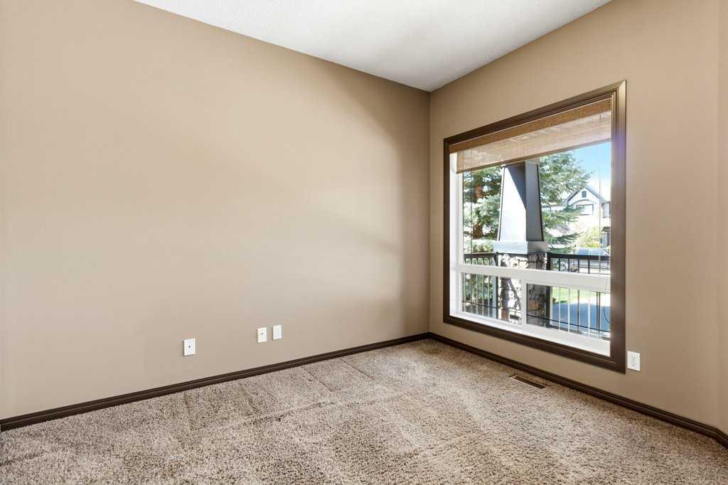 23 Aspen Stone Crescent SW photo 3