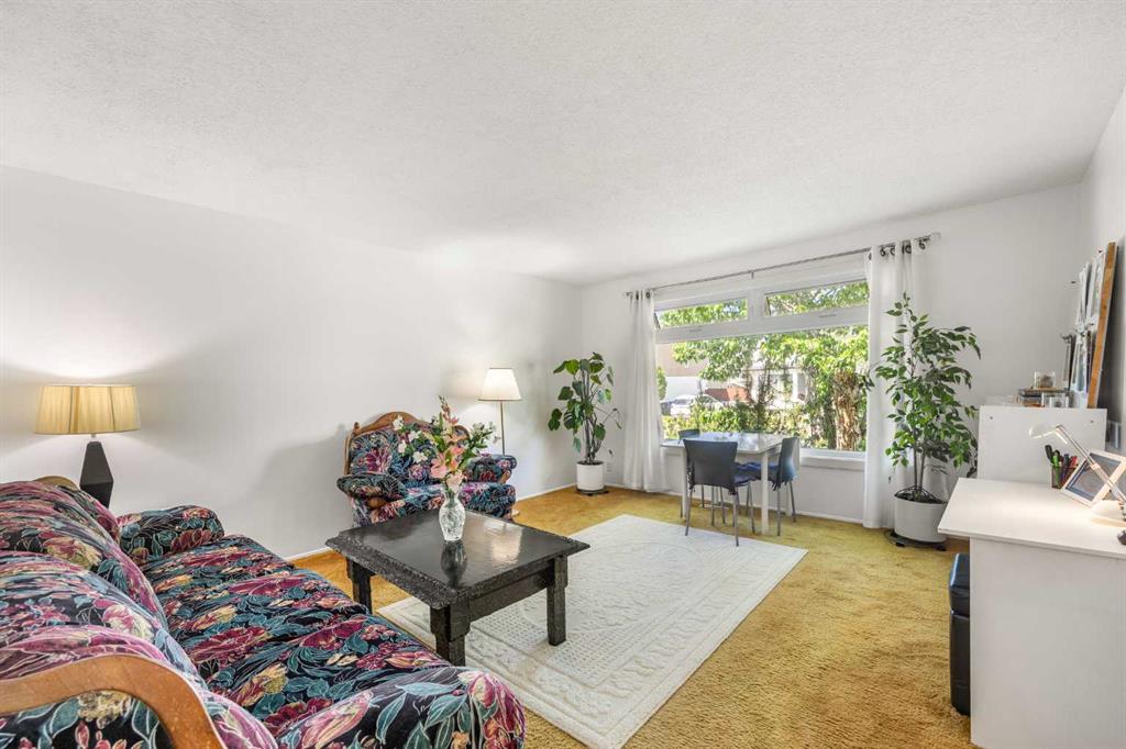 41 Castleglen Road NE photo 2