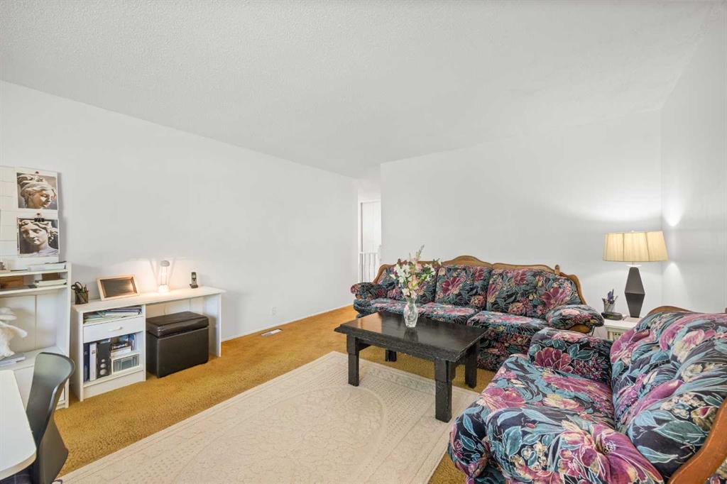 41 Castleglen Road NE photo 4