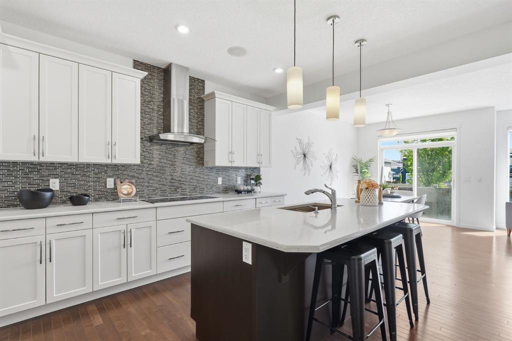 108 Evansborough Crescent NW photo 3
