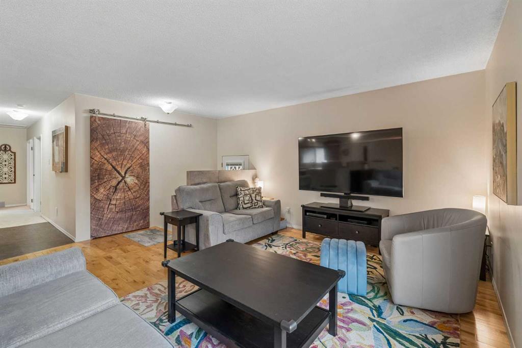 1403 104 Avenue SW photo 4
