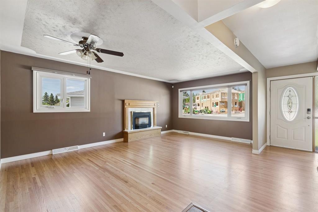 8028 5 Street SW photo 3