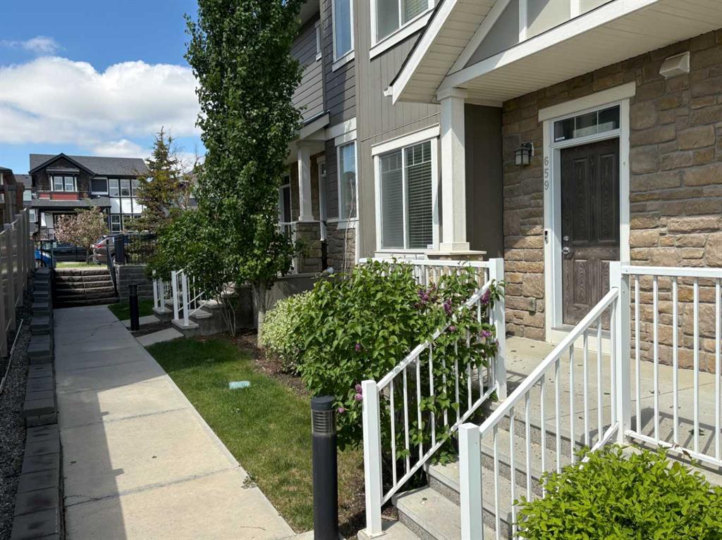 659 Evanston Manor NW photo 3