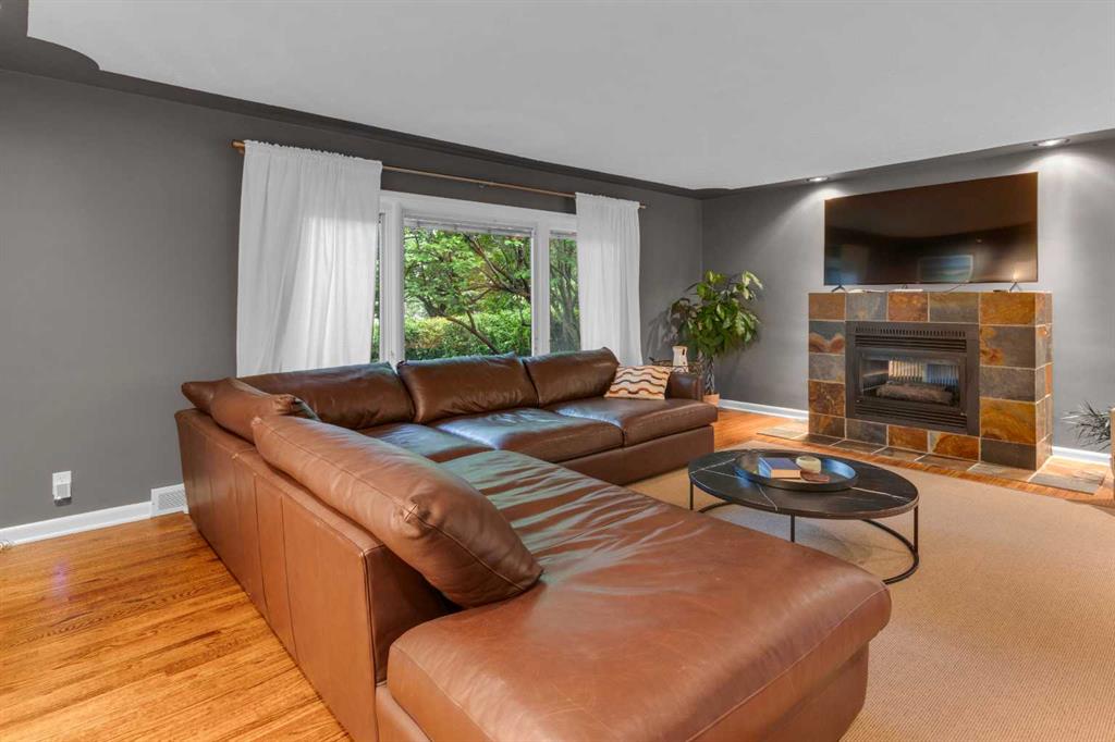 2523 19A Street SW photo 3