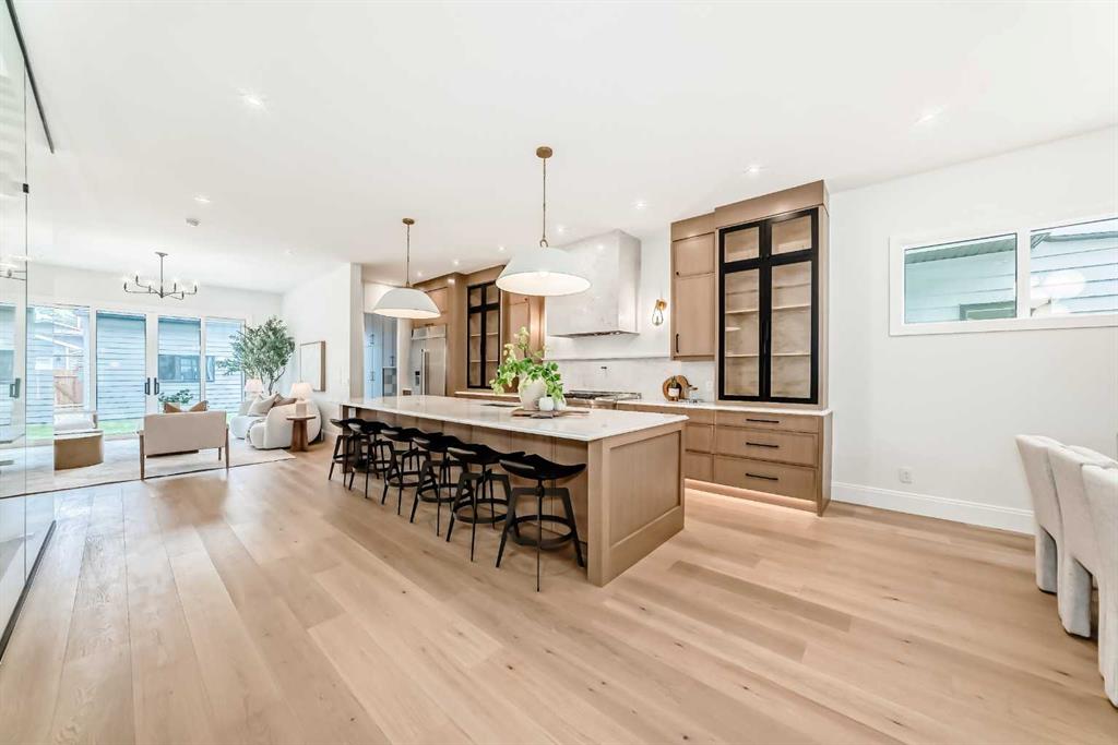 2034 52 Avenue SW photo 3