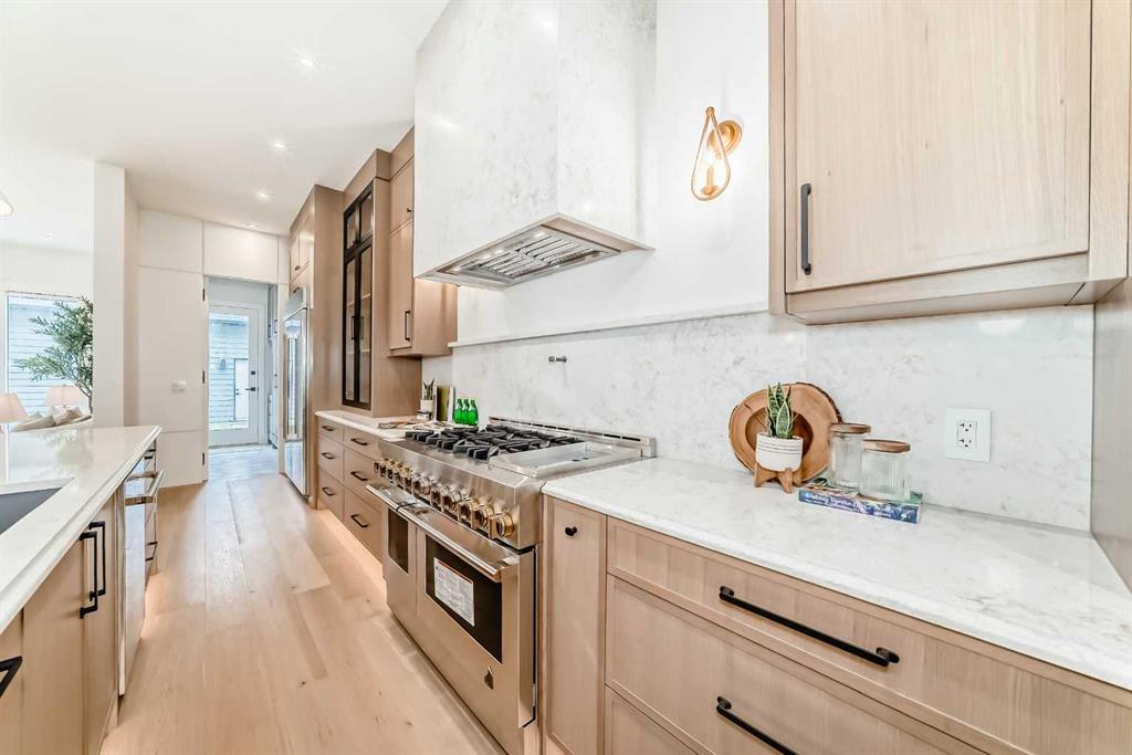 2034 52 Avenue SW photo 4