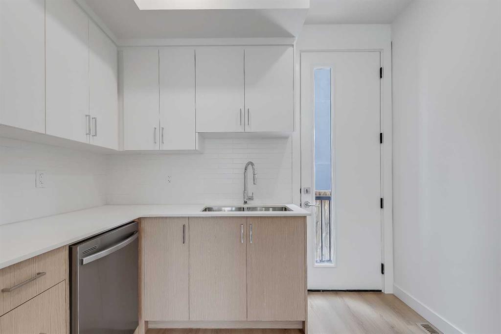 3550 45 Street SW #103 photo 5