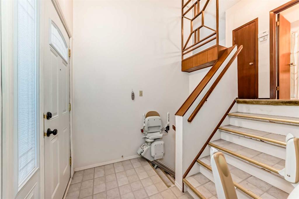 2224A 34 Street SW photo 2