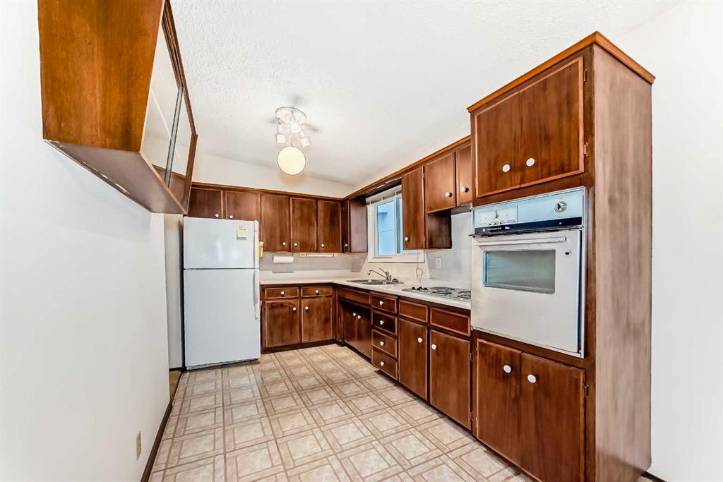 2224A 34 Street SW photo 3