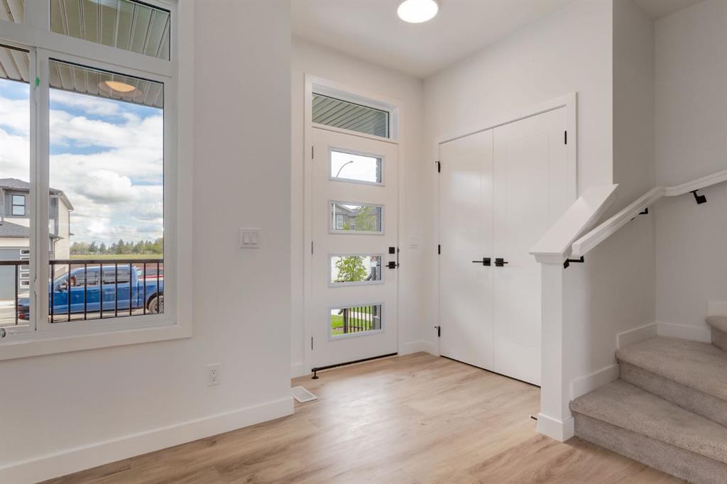 218 Sora Gardens SE photo 2