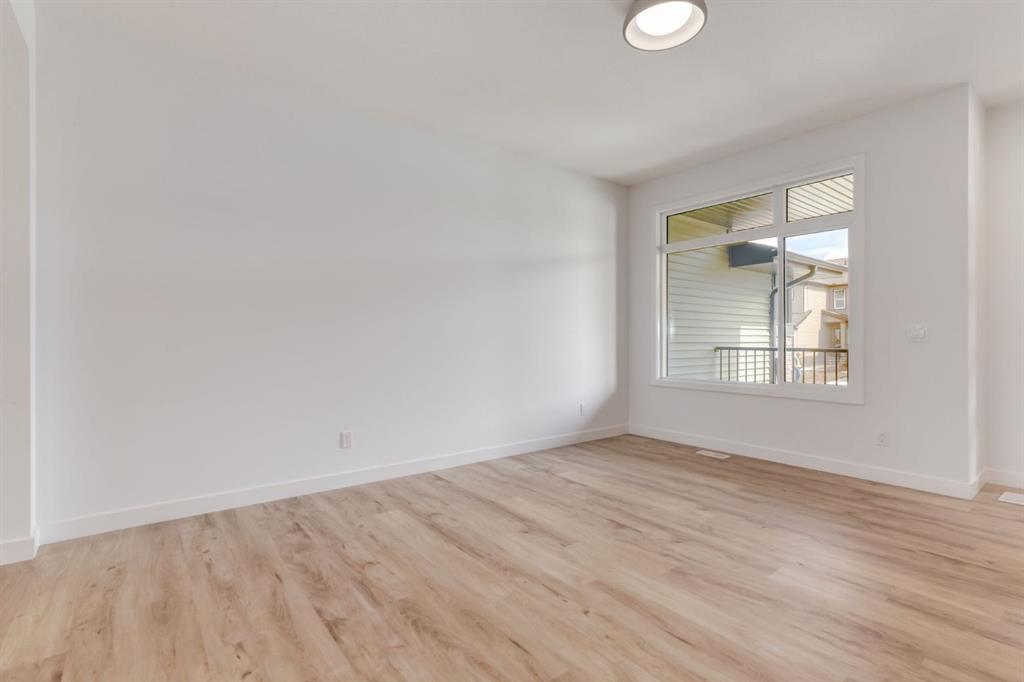 218 Sora Gardens SE photo 4