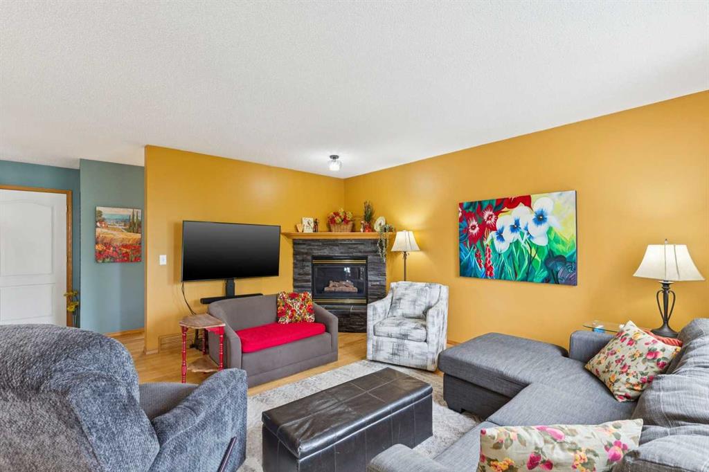 23 Tuscarora Close NW photo 5