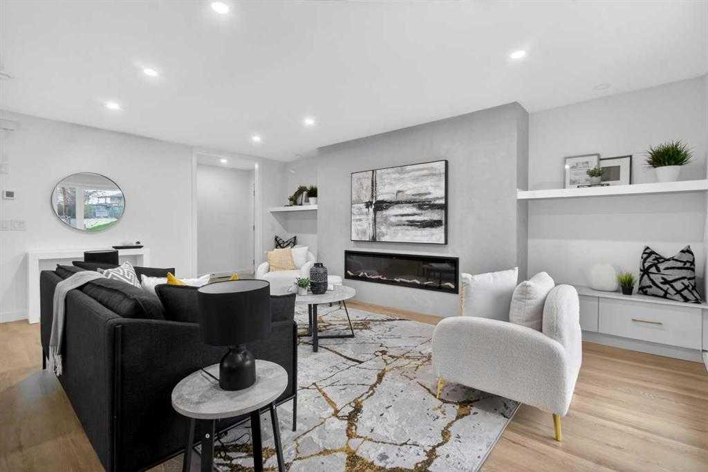 739 Sabrina Road SW photo 3