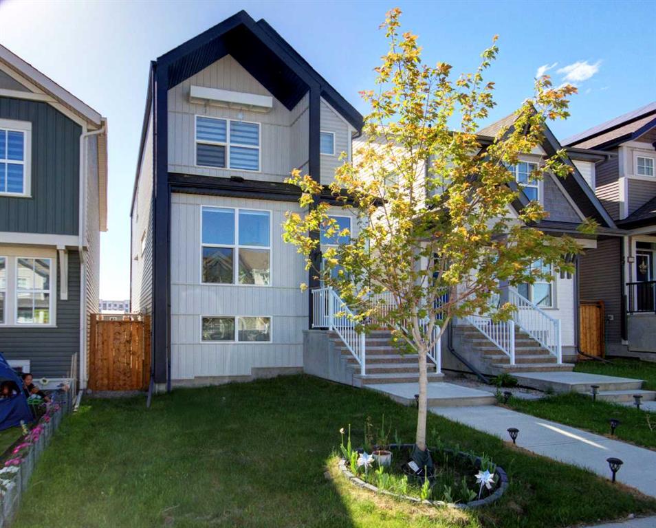 49 Heirloom Crescent SE photo 2