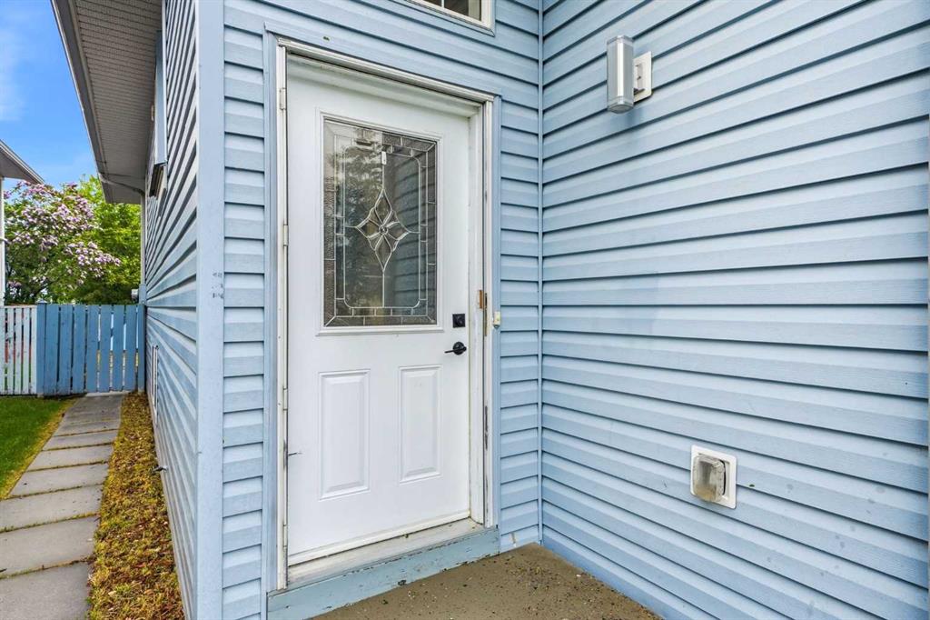 115 Coverdale Way NE photo 4