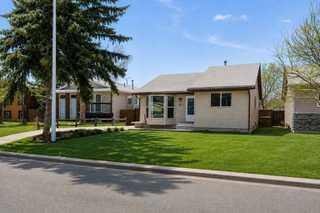 72 Marquis Place SE photo 2
