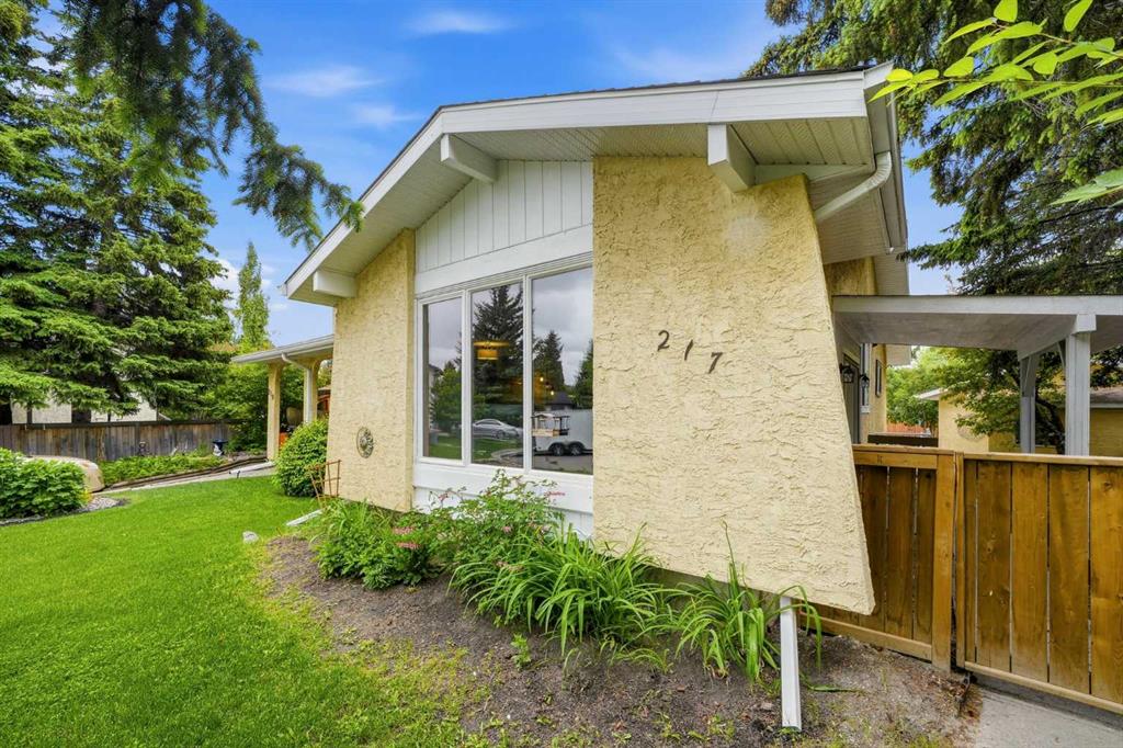 217 Woodvale Bay SW photo 3