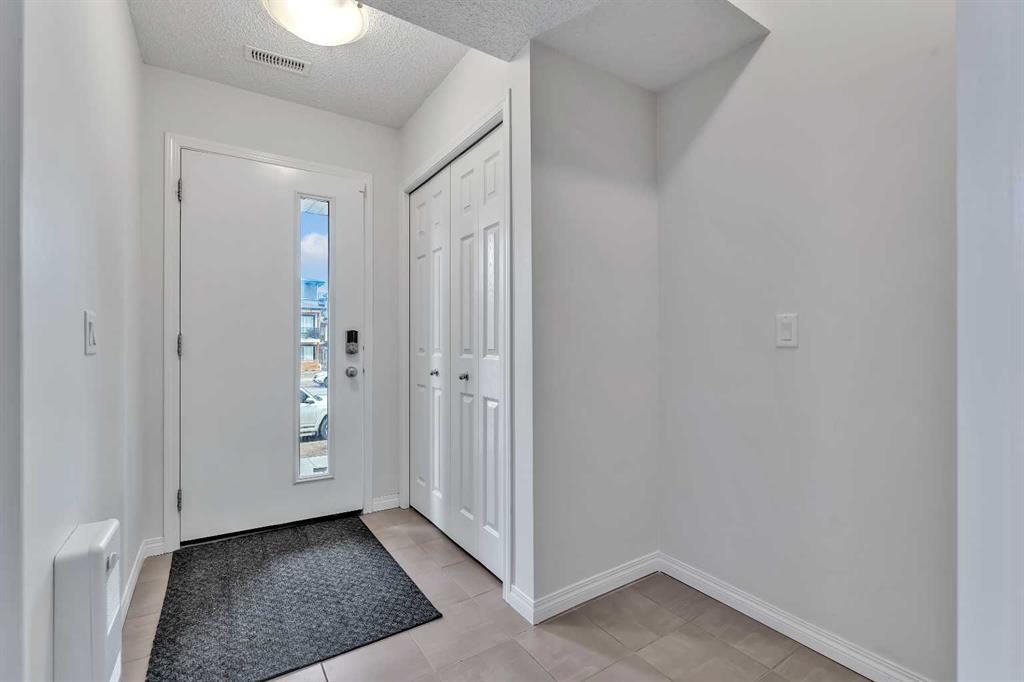 569 savanna Boulevard NE photo 2